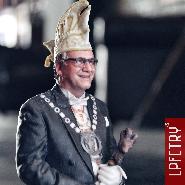 SIX 4806236F-B280-4976-B126-1D2462B910B5