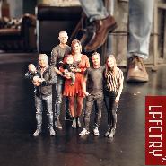 SIX BDFA442B-6D01-4677-A906-DD178D1A5E75